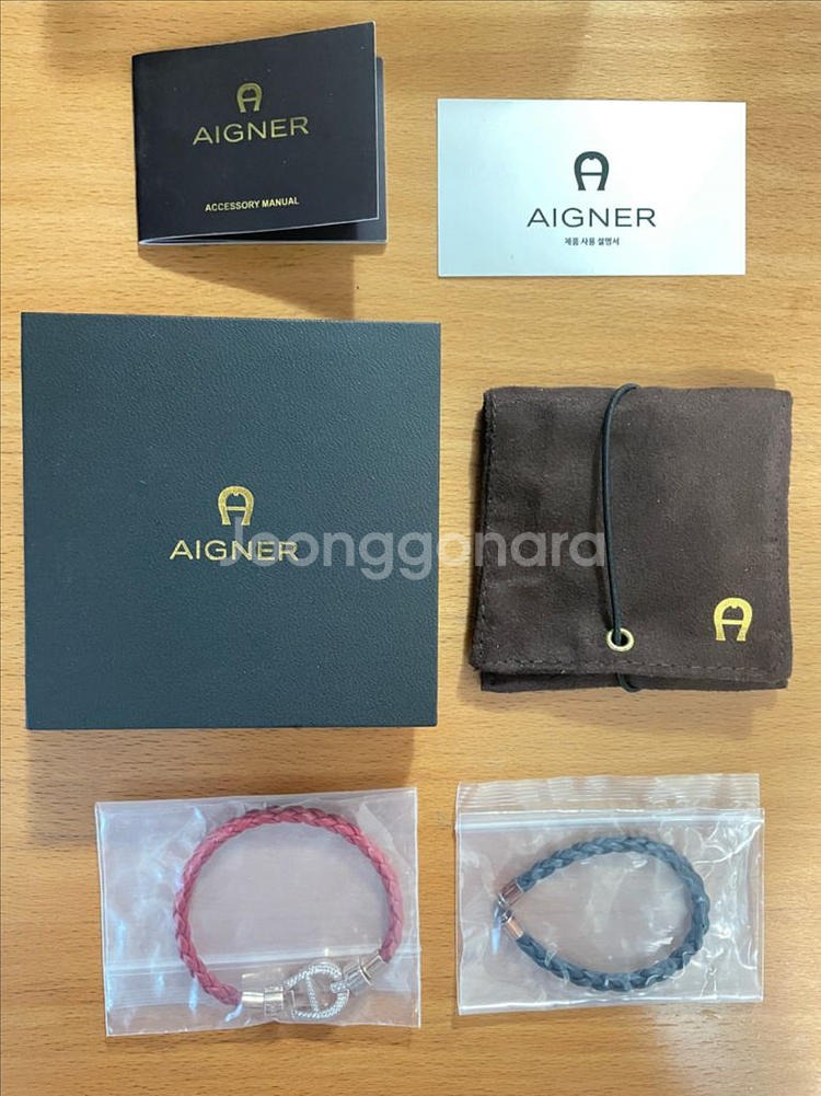 AIGNER 아이그너 시그니처 소가죽 팔찌 로즈골드버클--1