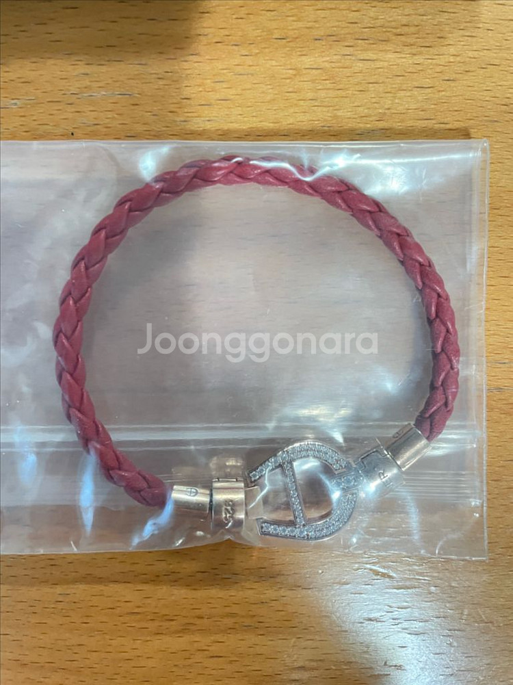 AIGNER 아이그너 시그니처 소가죽 팔찌 로즈골드버클--2