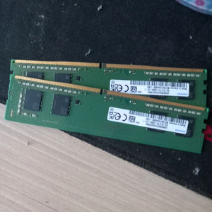 삼성전자 8gb ddr 4 램 2개팝니다