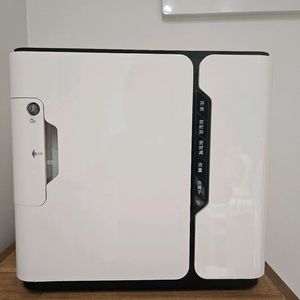 Yuwell YU300 산소 발생기. 수험생 방에 산소