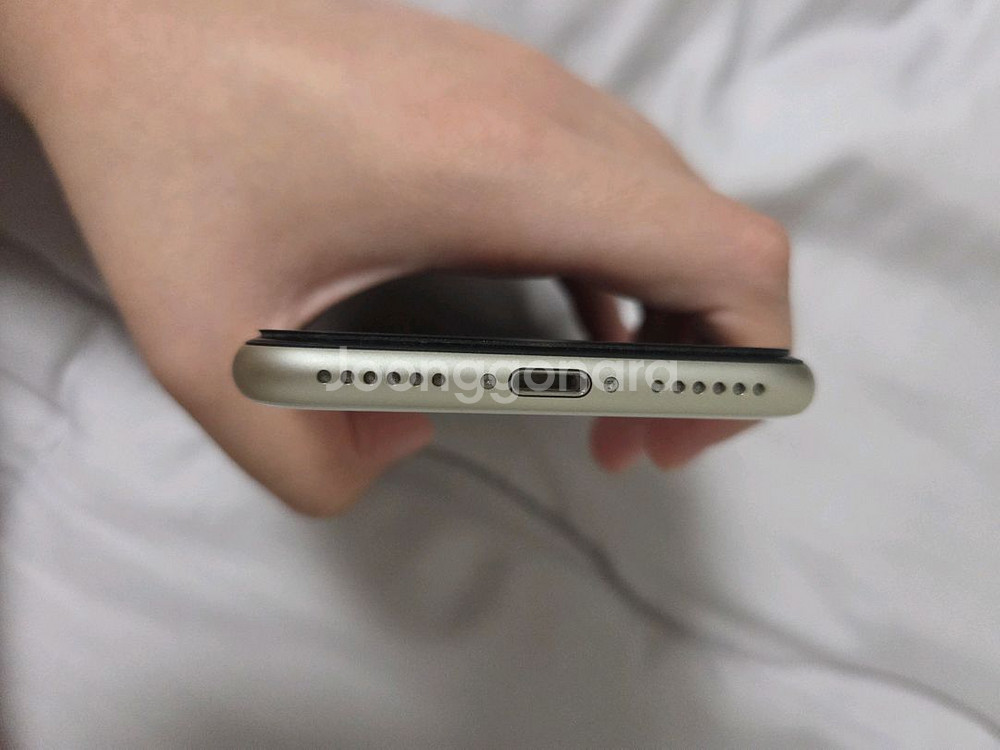 아이폰 SE3 128g 화이트--5