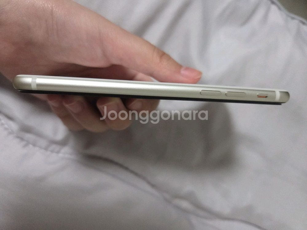 아이폰 SE3 128g 화이트--1