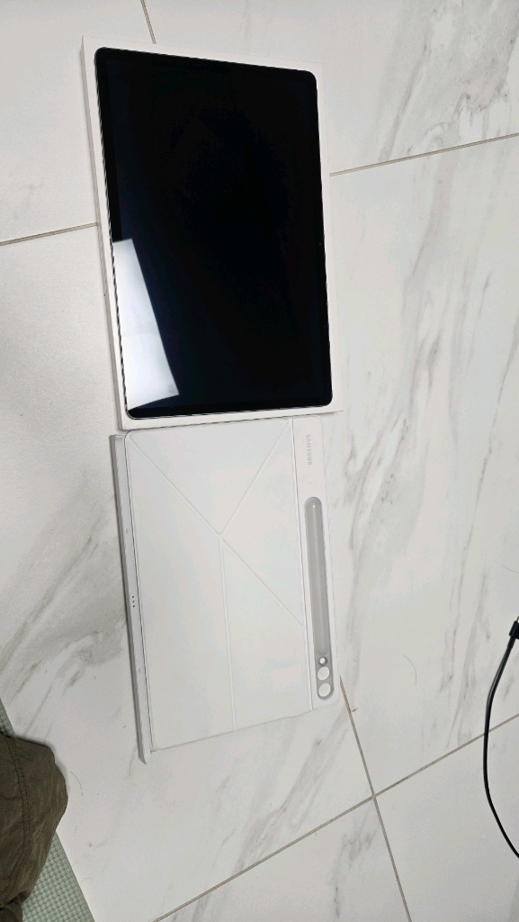 갤럭시탭S9 플러스 256GB+ 정품 북커버 판매합니다