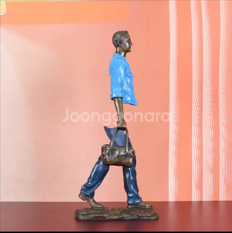 56cm 청동 여행자 동상 추상 남자 조각( 급처)--1