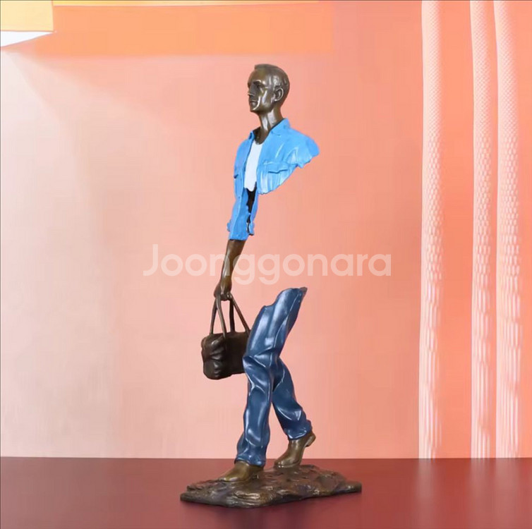 56cm 청동 여행자 동상 추상 남자 조각( 급처)--2