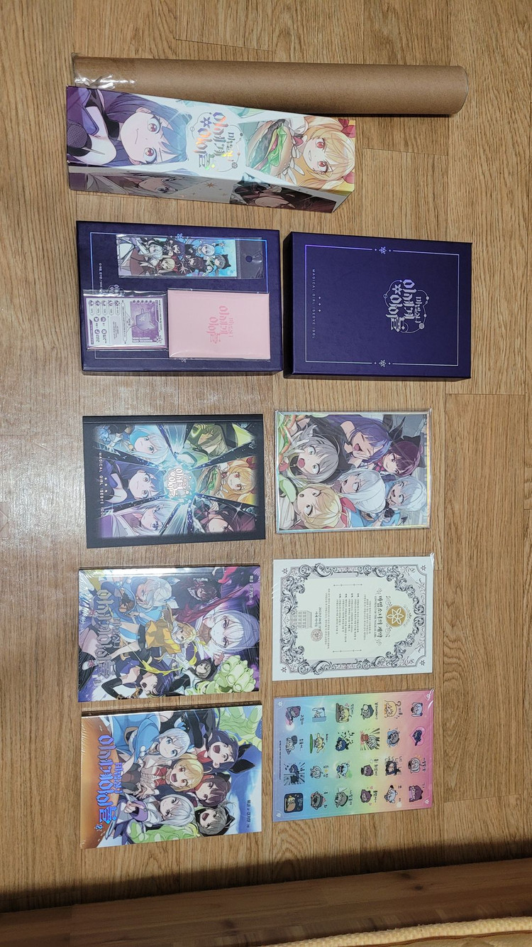 <마법소녀 이세계아이돌> 지류굿즈+장패드+포스터 이미지