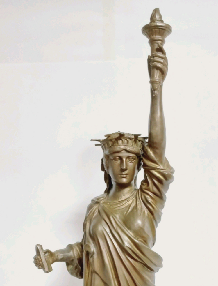 특 대형 자유의 여신 동 조형물 이미지