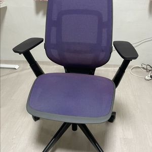 스틸케이스 카르만