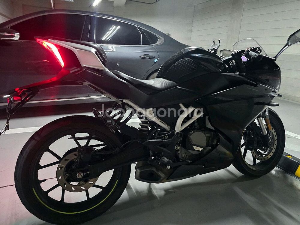 CFMOTO 300SR 오토바이 판매합니다--4