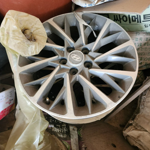 소나타 dn8 18인치 휠 한대분 이미지