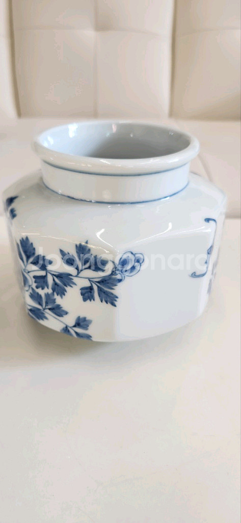 청화백자 목단문 팔각도자기--3