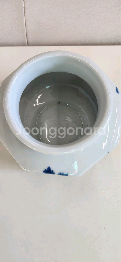 청화백자 목단문 팔각도자기--1