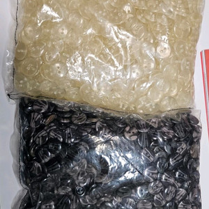 정장 상의 단추 : 투명 단추 : 고동색 단추:봉제소품