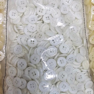 남방단추 : 흰색 단추:봉제소품: 의류부자재: 의류부속