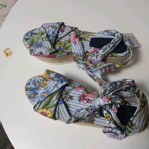택포.자라 샌들