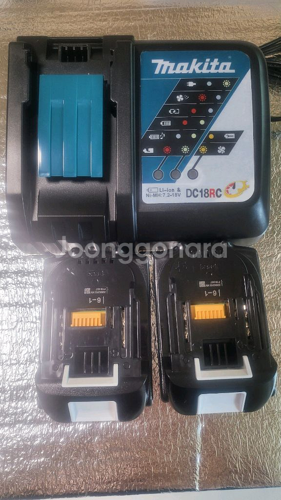 마끼다 6암페어 배터리 2개와 고속충전기1개 새상품--1