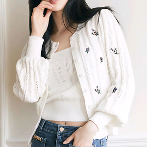 [새상품] 게스 플라워 자수 펀칭 긴팔 여성가디건 55