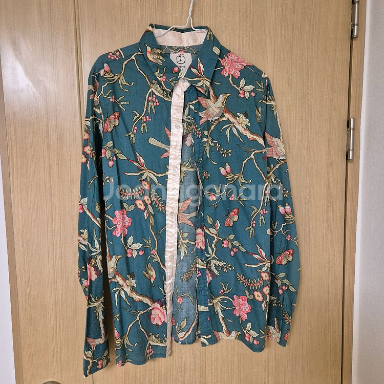 유니크한 셔츠--0