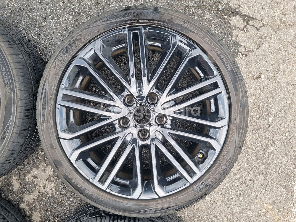 K3 GT 18인치 2254018 중고 휠타이어 팝니다--2