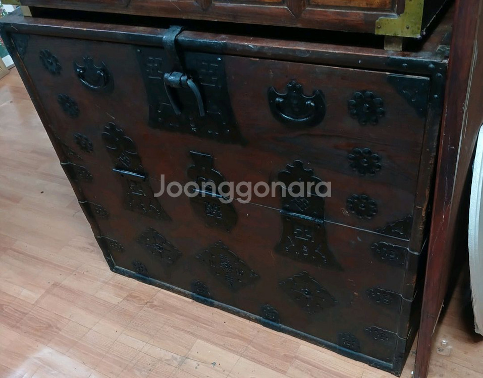 골동품 앤틱 인테리어 고가구 흑철 장석 반닫이 서랍장--0