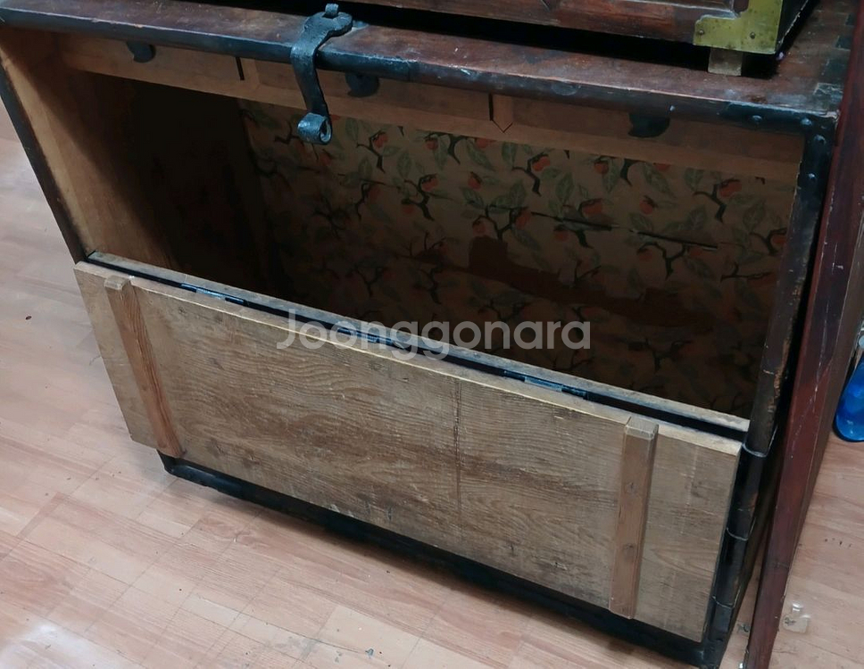 골동품 앤틱 인테리어 고가구 흑철 장석 반닫이 서랍장--1