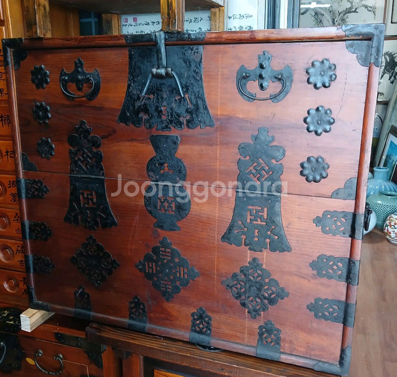 골동품 앤틱 인테리어 고가구 흑철 장석 반닫이 서랍장--0