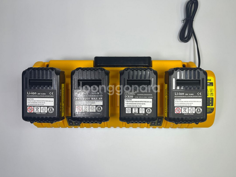디월트 배터리 충전기 12V 20V 호환성 좋음--0