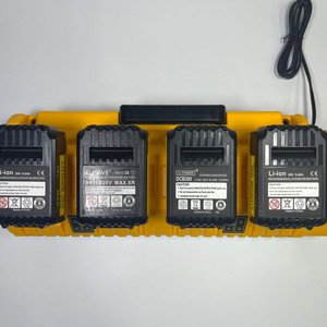 디월트 배터리 충전기 12V 20V 호환성 좋음