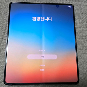 갤럭시Z폴드5 256기가 크림색 팔아요.
