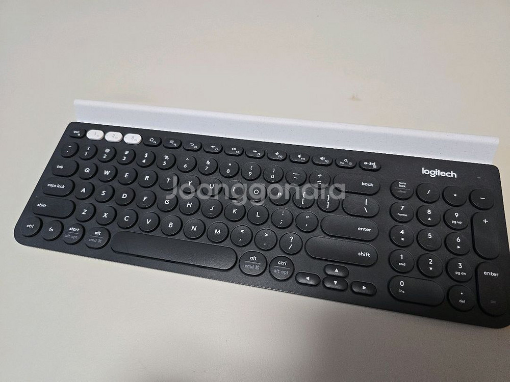 로지텍 K780 키보드 팝니다.--0