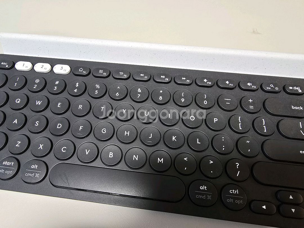 로지텍 K780 키보드 팝니다.--1