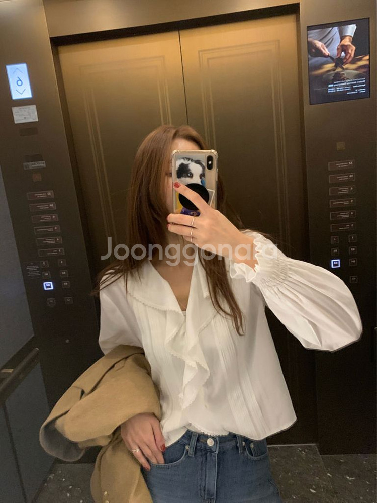 (F) 에르 핀턱 프릴 블라우스 숏 거의 새상품--0