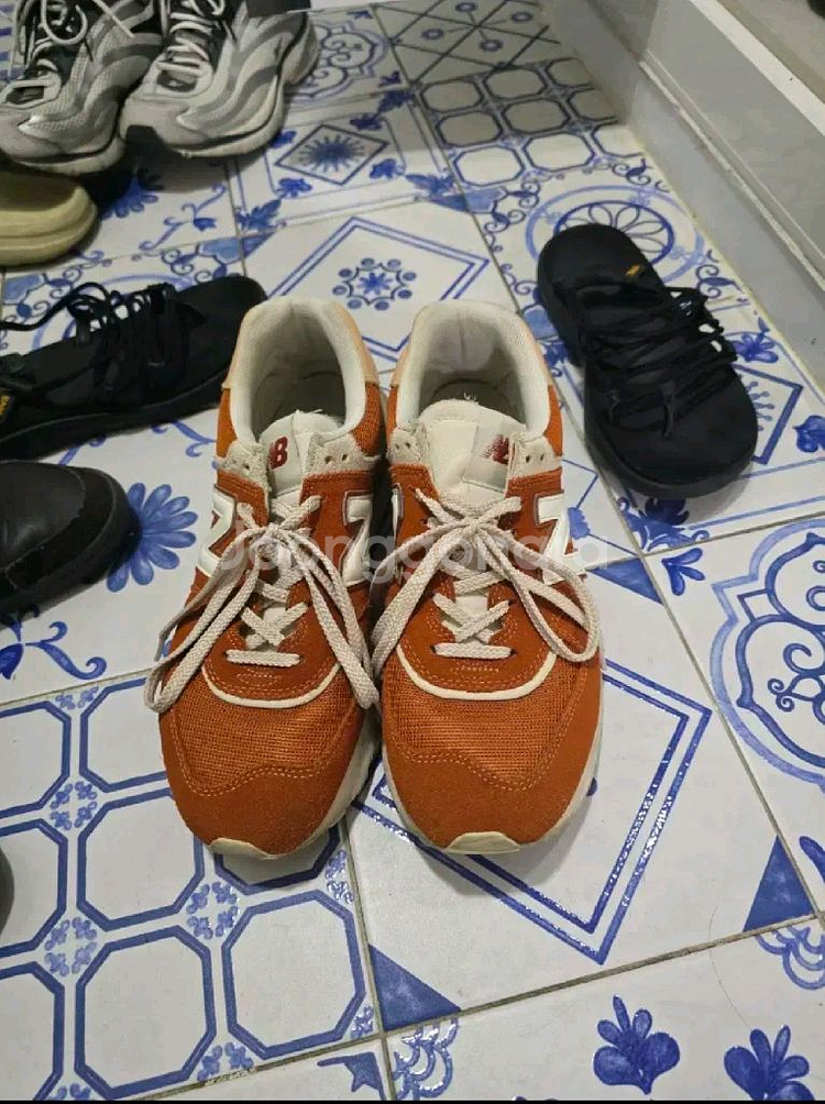 오늘만)뉴발 574 레거시 주황 오렌지 팝니다--1