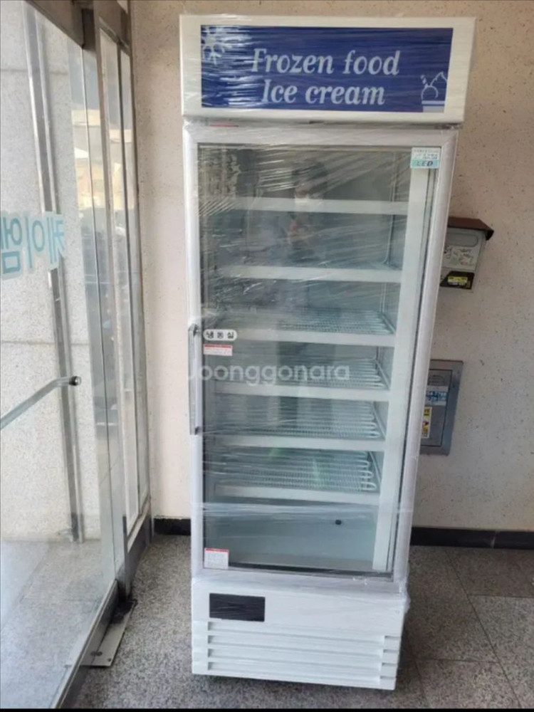 수직냉동고 슬림형 직냉식 급속 아이스크림냉동고 쇼케이스 이미지