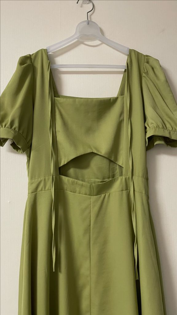 새상품)커먼유니크 헤잇 스퀘어 백포인트 플레어 롱원피스 이미지