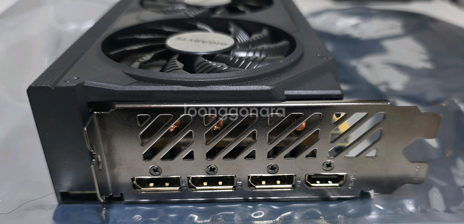 기가바이트 RTX 4070 TI SUPER--0