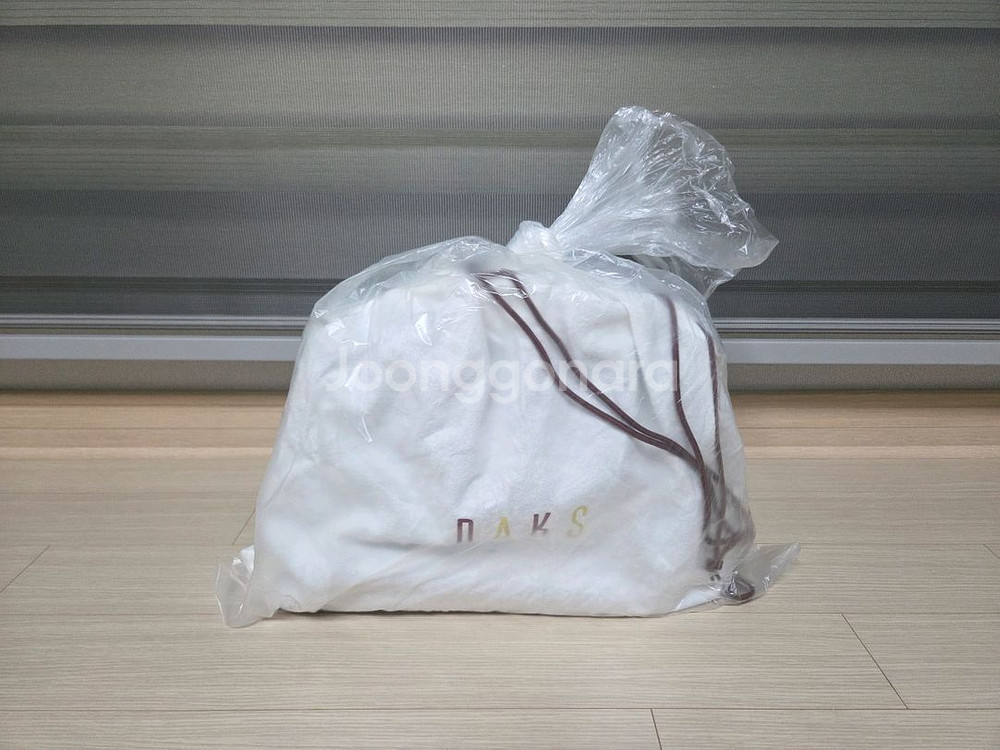 어떤 스타일링에도 좋은 닥스 블랙 퀼팅 토트백 팝니다.--9