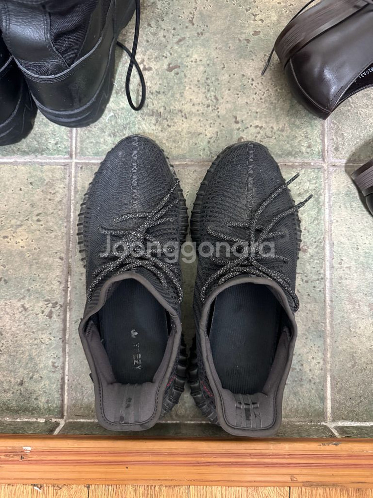 이지부스트350V2 블랙--1