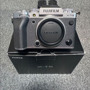 X-T5 실버 풀박스판매합니다 안전거래 가능