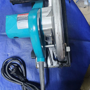 마끼다 9인치 원형톱 N5900B 팝니다