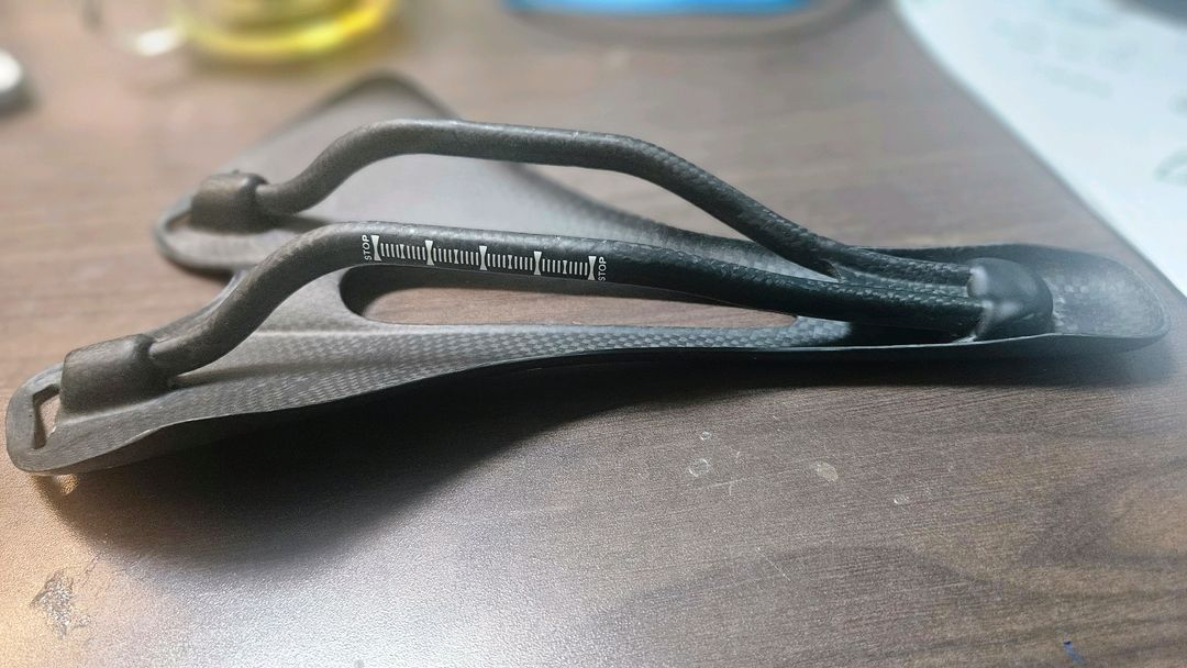 카본 로드 MTB겸용 안장--1