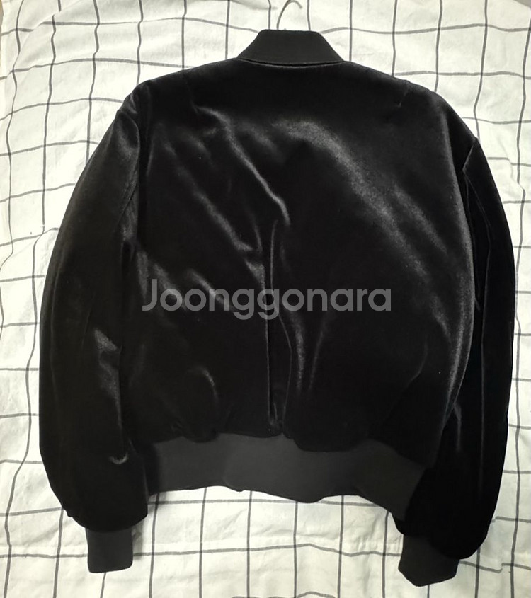 벨벳 블랙 봄버 자켓입니다!(100)--13