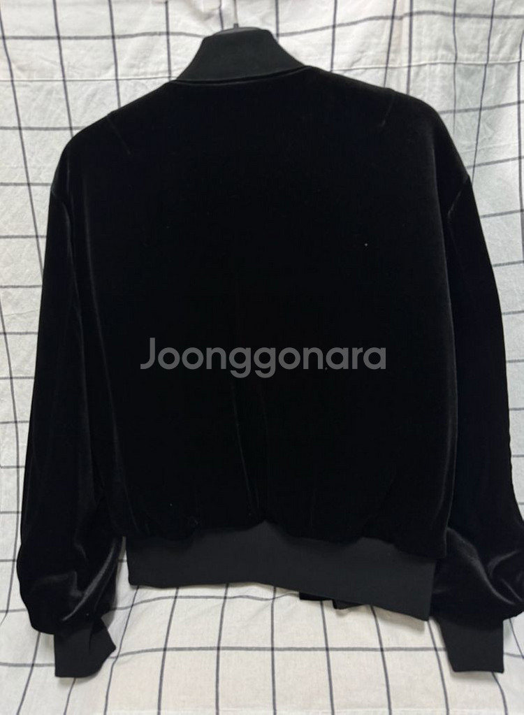 벨벳 블랙 봄버 자켓입니다!(100)--14