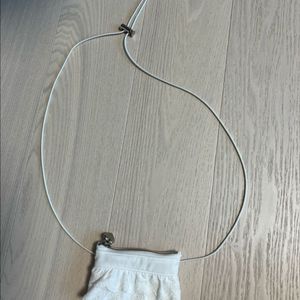 하트 참 펀칭 레이스 벨트백 에제다이어리