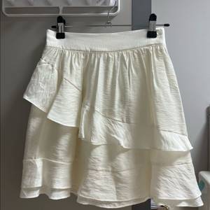 멜라운지 베니 프릴 밴딩 스커트 아이보리 새상품