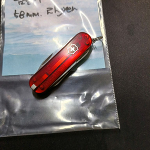 빅토리녹스 미니 멀티툴 램블러 투명레드