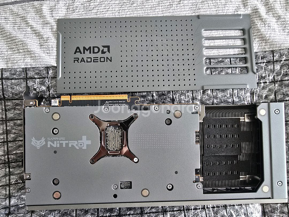 RX 9070XT 16GB 니트로 그래픽카드 팝니다--2
