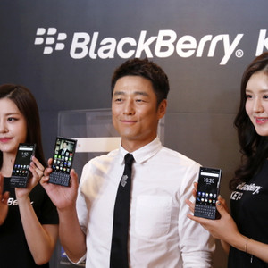 [판매중] 블랙베리 키투 128GB 블랙모델 A급