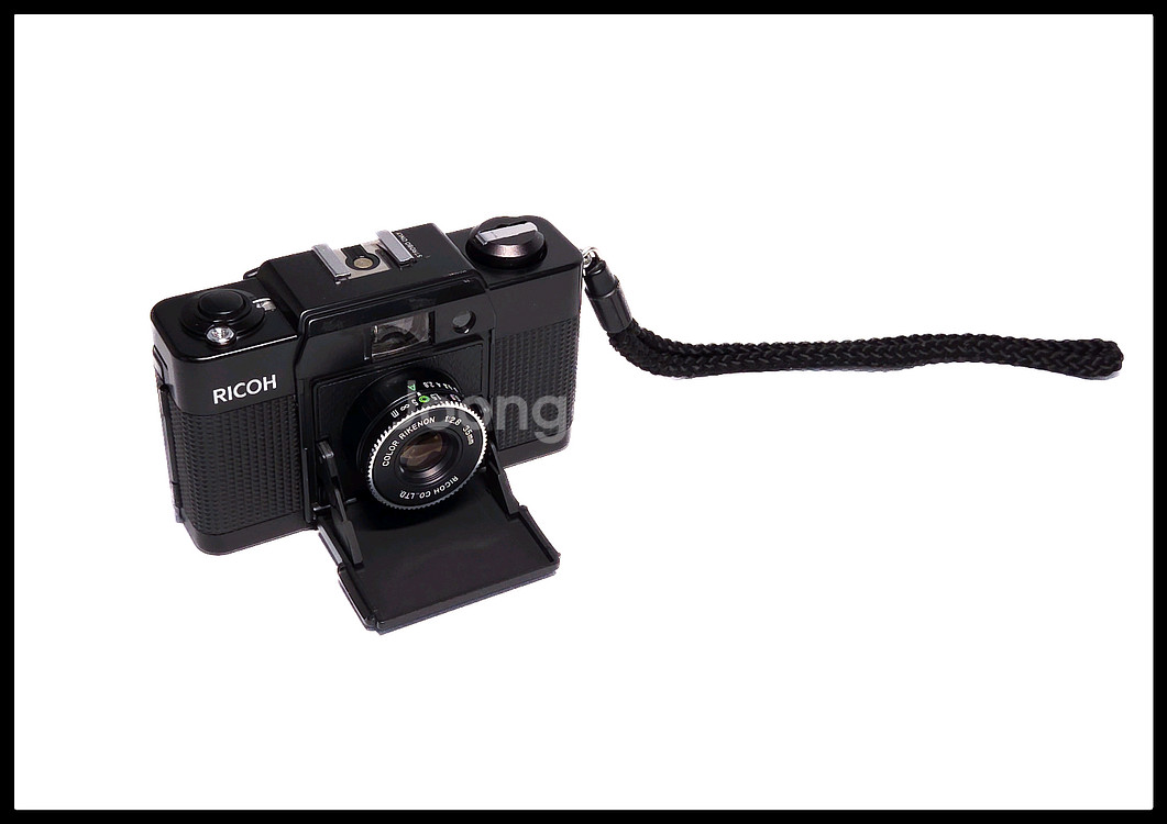 RICOH FF-1. 미니 필카.후레쉬 포함--0