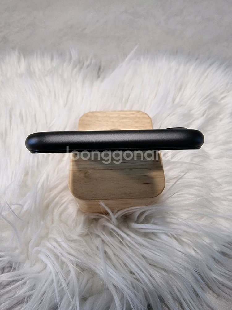 아이폰 SE2 블랙 128G 판매합니다!(선물용)--4